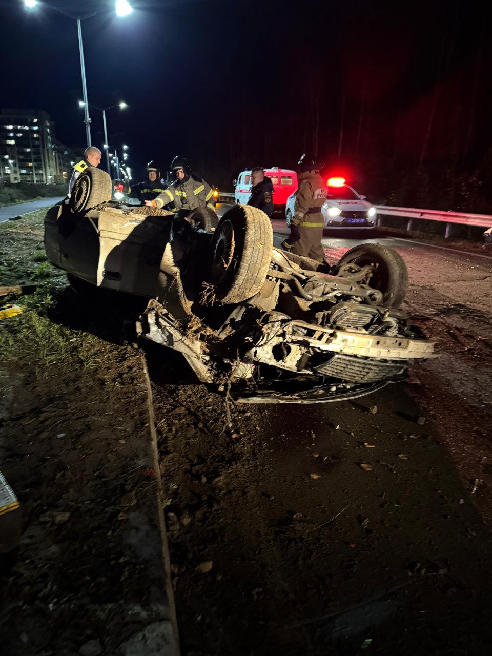 В Циолковском легковушка снесла несколько опор освещения - 2x2.su картинка 2