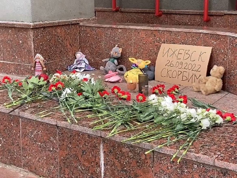 Выжившие ученики школы в Ижевске рассказали, как убийца молча расстреливал людей