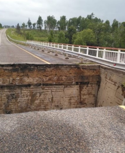 На подъезде к посёлку Талакан обрушился мост: движение прекращено