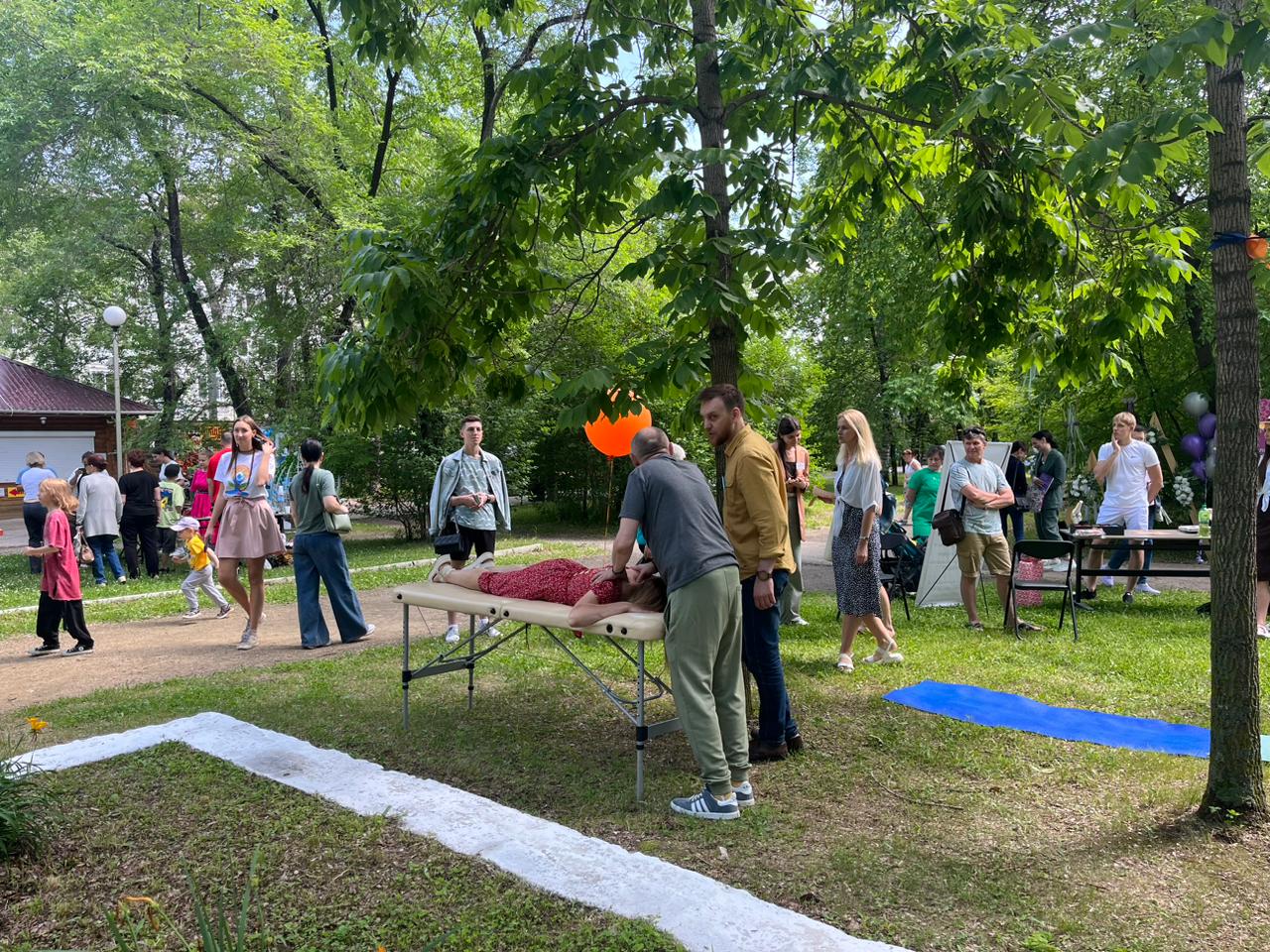 Прочувствуй Индию: жители Благовещенска посетили бесплатный фестиваль йоги - 2x2.su картинка 3