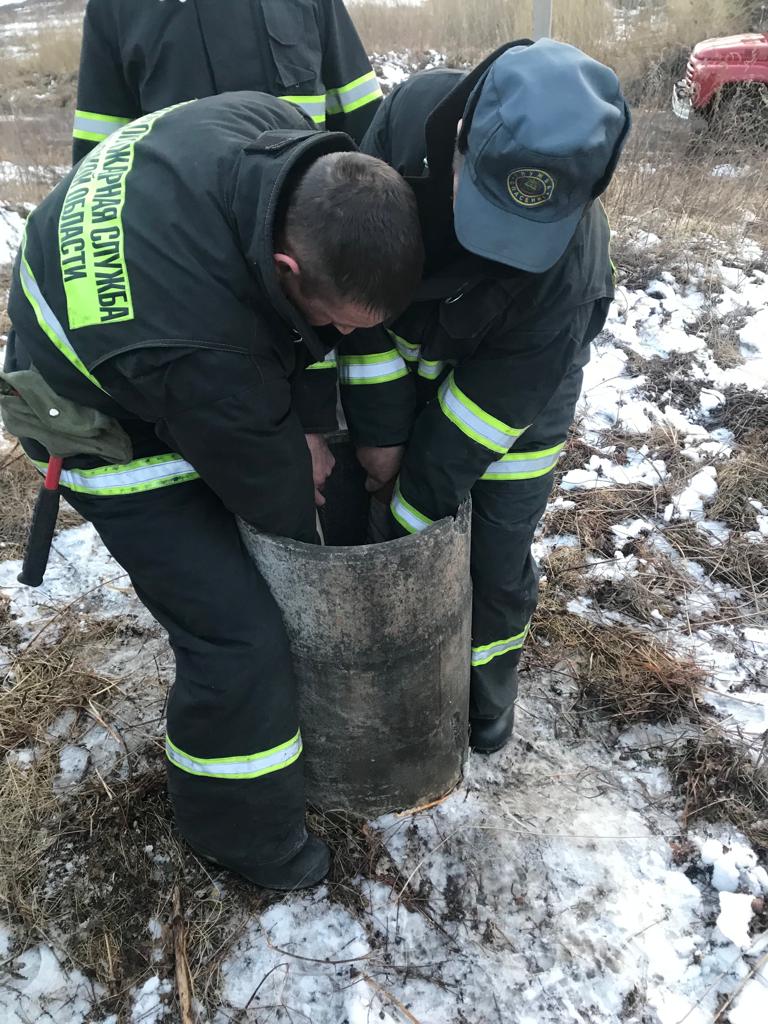 Был крик о помощи: в Райчихинске пожарные помогли застрявшему мальчику выбраться из трубы - 2x2.su картинка 2