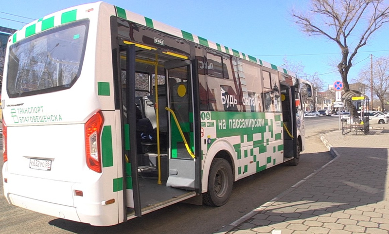 «Автобус ждали по часу»: перевозчика по маршруту «К» в Благовещенске признали недобросовестным