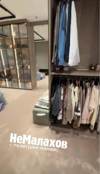 Певица Ольга Орлова похвасталась роскошной гардеробной в своём доме - 2x2.su картинка 2