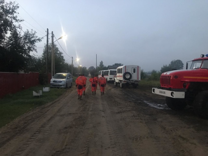 В Белогорске на реке Томи прорвало насыпь: люди отказываются от эвакуации - 2x2.su картинка 9
