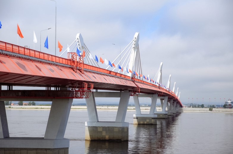 В Хэйхэ набирают людей для работы на мосту через Амур, зарплата составит от 20 тысяч рублей - 2x2.su