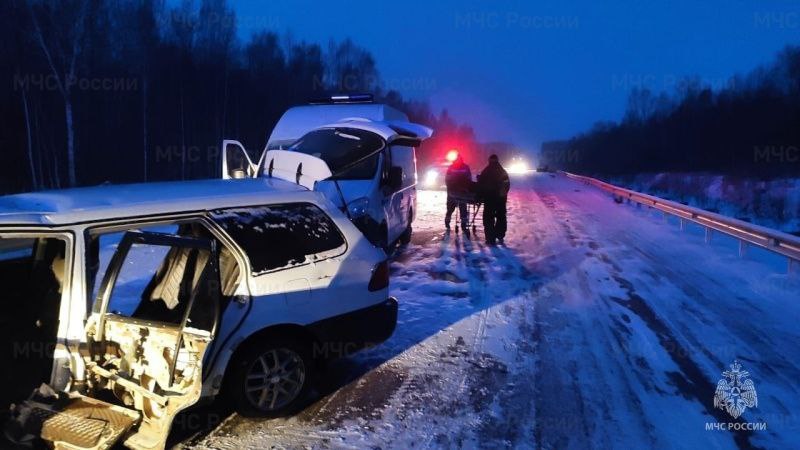 При ДТП в Октябрьском районе пассажир застрял в искорёженном автомобиле - 2x2.su картинка 4