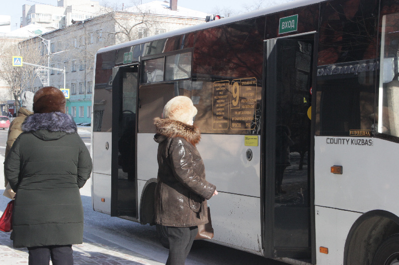 Олег Имамеев ответил на жалобы благовещенцев, вынужденных подолгу ждать автобусы - 2x2.su
