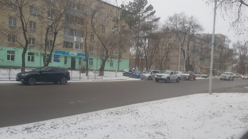 Благовещенск накрыл очередной снегопад, в городе гололёд и пробки - 2x2.su