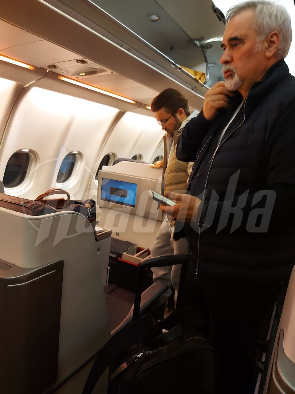 Валерий Меладзе после критики властей вернулся в Россию, опубликовано фото из самолёта - 2x2.su картинка 2