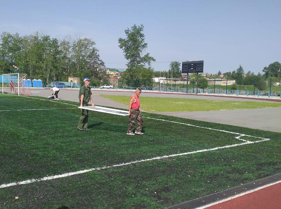 В Шимановске на стадионе «Локомотив» идёт подготовка к финалу ХХIII комплексной спартакиады 