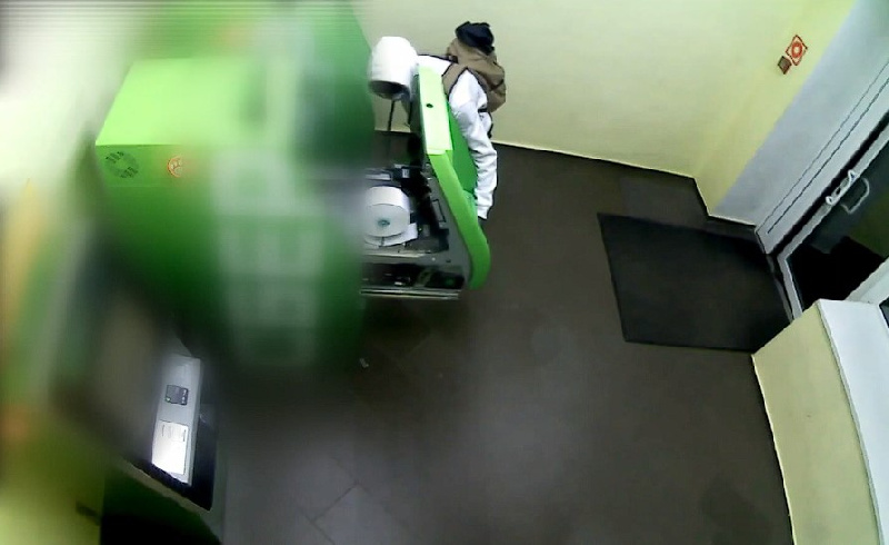 Житель Свободного пытался взорвать банкомат, чтобы расплатиться с кредитами - 2x2.su