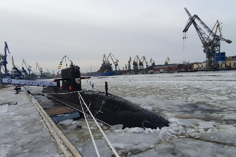 СМИ раскрыли, сколько зарабатывает командир атомной подводной лодки в России - 2x2.su