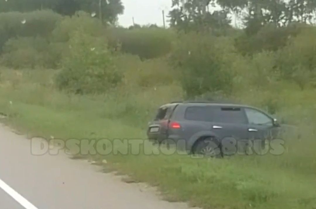 На федеральной трассе в Приамурье столкнулись две иномарки, фото страшного ДТП опубликовали в Сети 