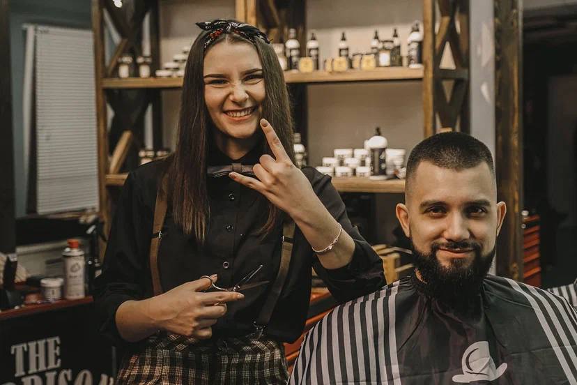 Стильные стрижки и брутальная атмосфера: где найти лучший барбершоп?