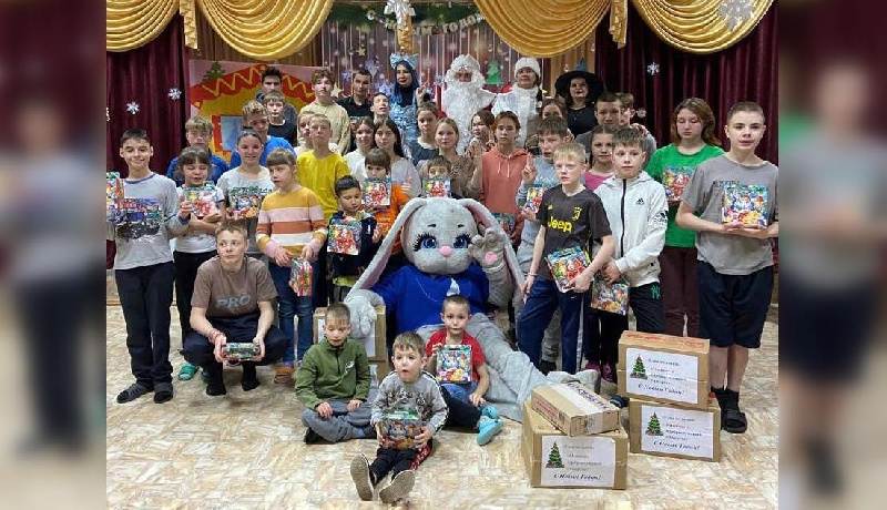 Жителям Благовещенска предлагают купить сладкие новогодние подарки для воспитанников детских домов   - 2x2.su