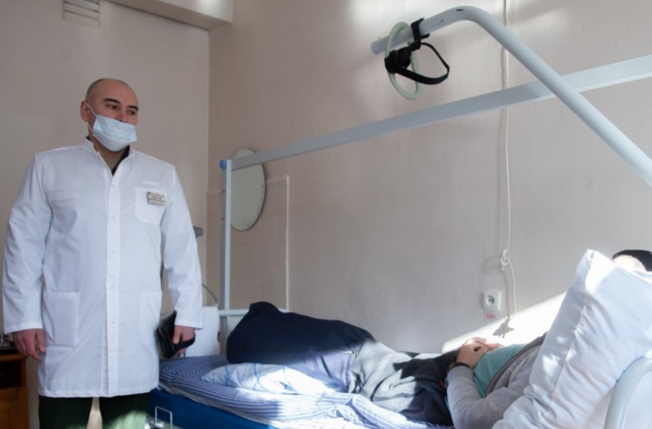 «Готовы вернуться в строй»: Василий Орлов навестил раненых бойцов СВО  - 2x2.su картинка 3