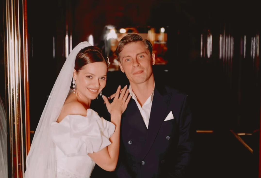 Александра Головина и его невесту раскритиковали за дешёвые свадебные наряды - 2x2.su картинка 6