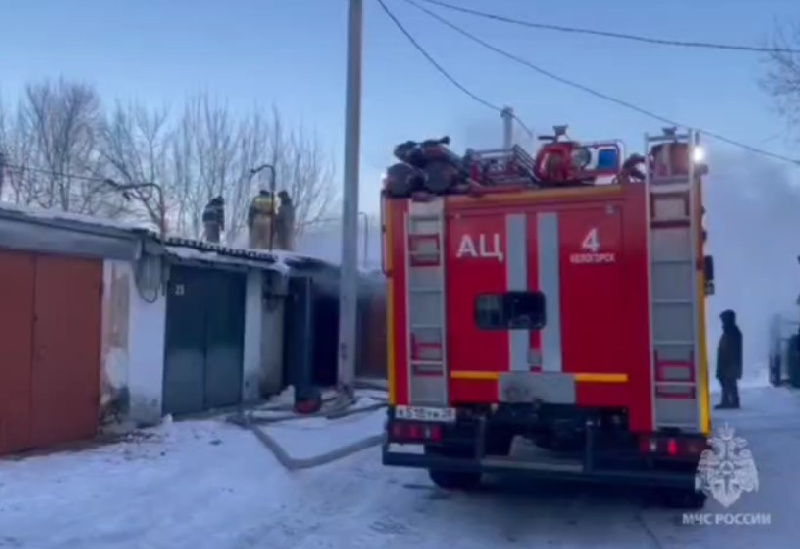 В Белогорске на месте пожара в гаражном массиве нашли тело пожилого мужчины - 2x2.su