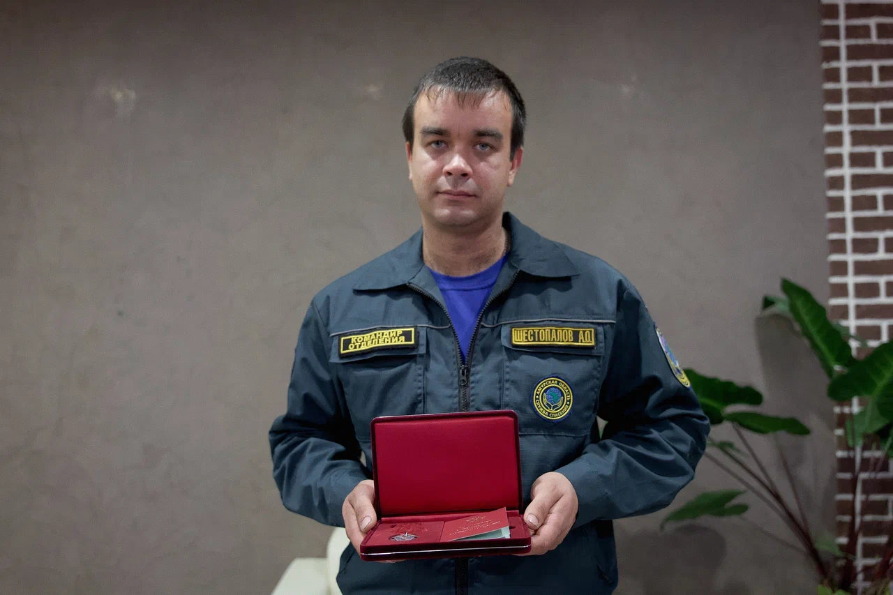 Юрий Трутнев наградил спасателей, защитивших амурчан от паводка, и многодетную семью - 2x2.su картинка 4