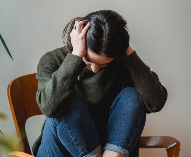 Почему болит голова? Разбираемся в причинах недуга - 2x2.su