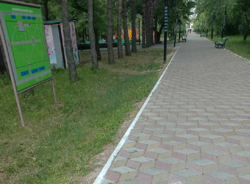 За перевёрнутую лавочку несовершеннолетние вандалы из Белогорска пройдут трудотерапию в парке 