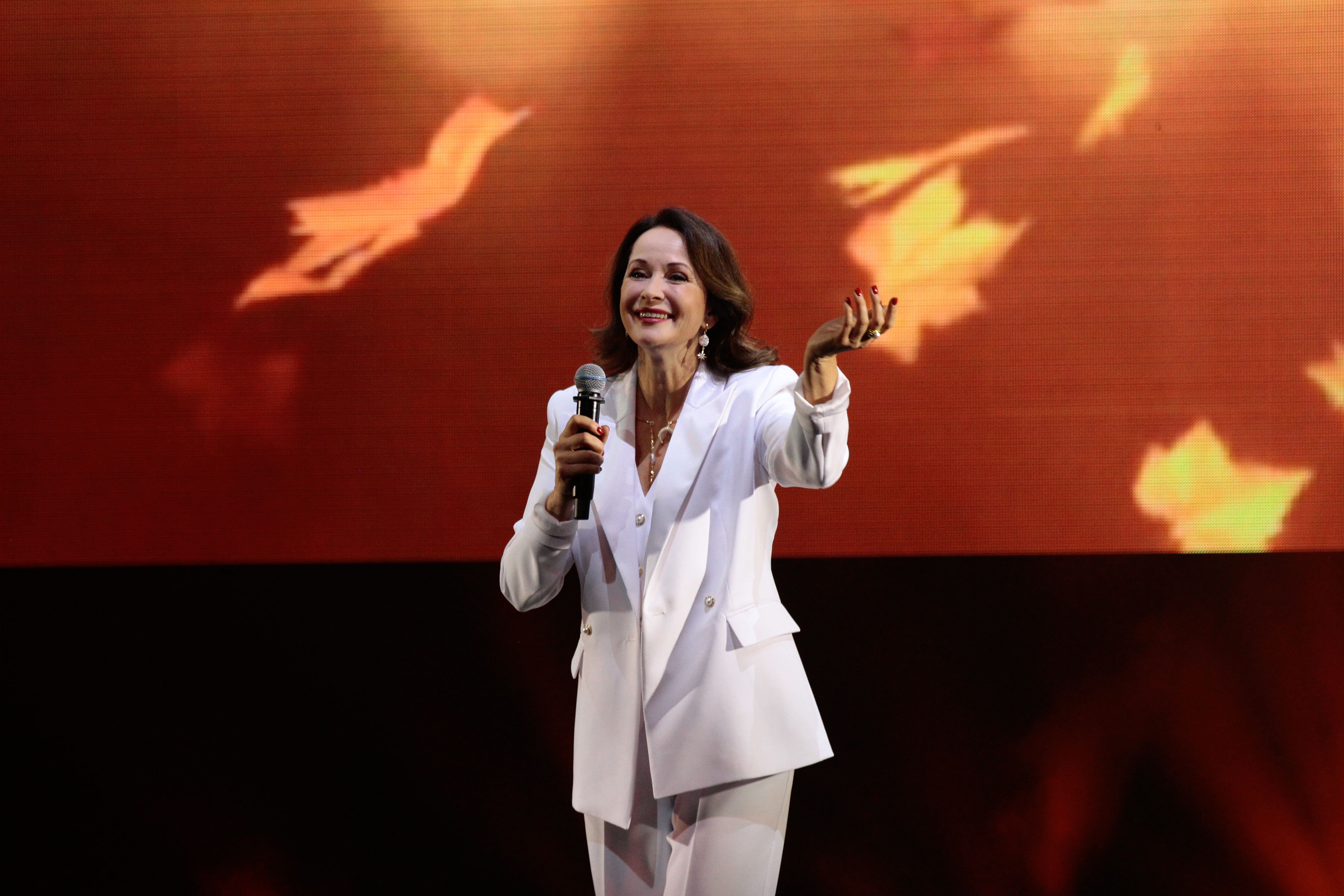 В Благовещенске торжественно открыли фестиваль кино и театра «Амурская осень» - 2x2.su картинка 12