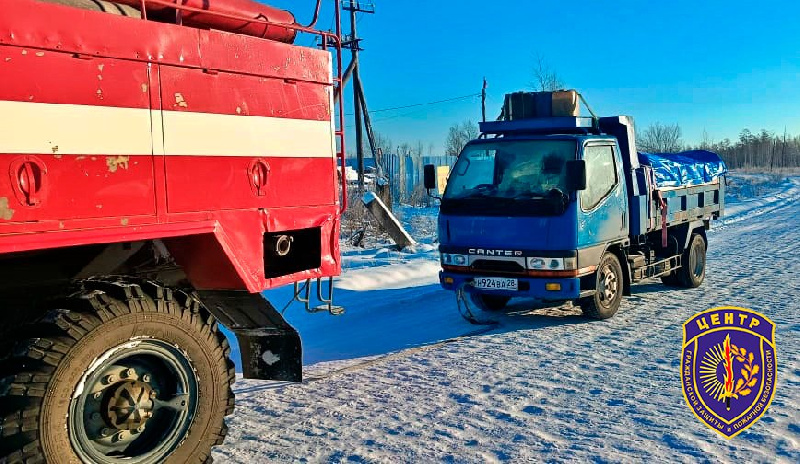 Амурские спасатели помогли водителям в заглохнувшем грузовике - 2x2.su