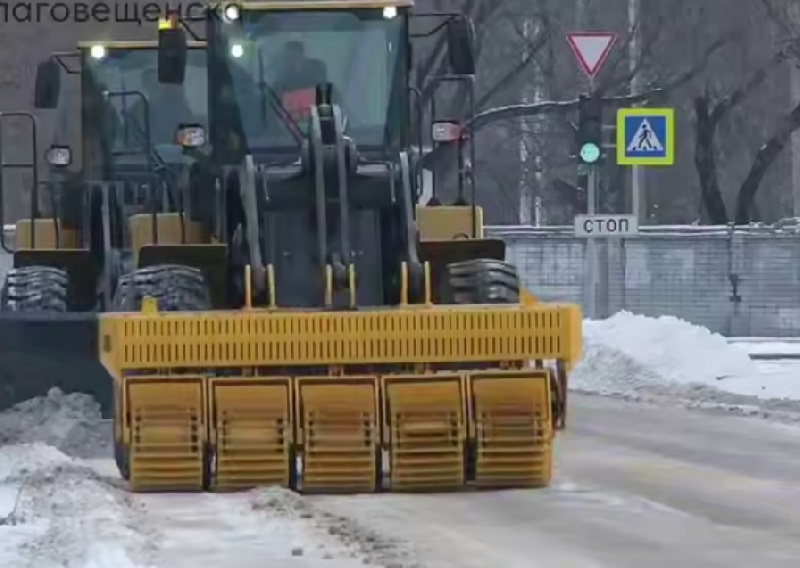 В Благовещенске очистили от снега и наледи около 50% дорог - 2x2.su