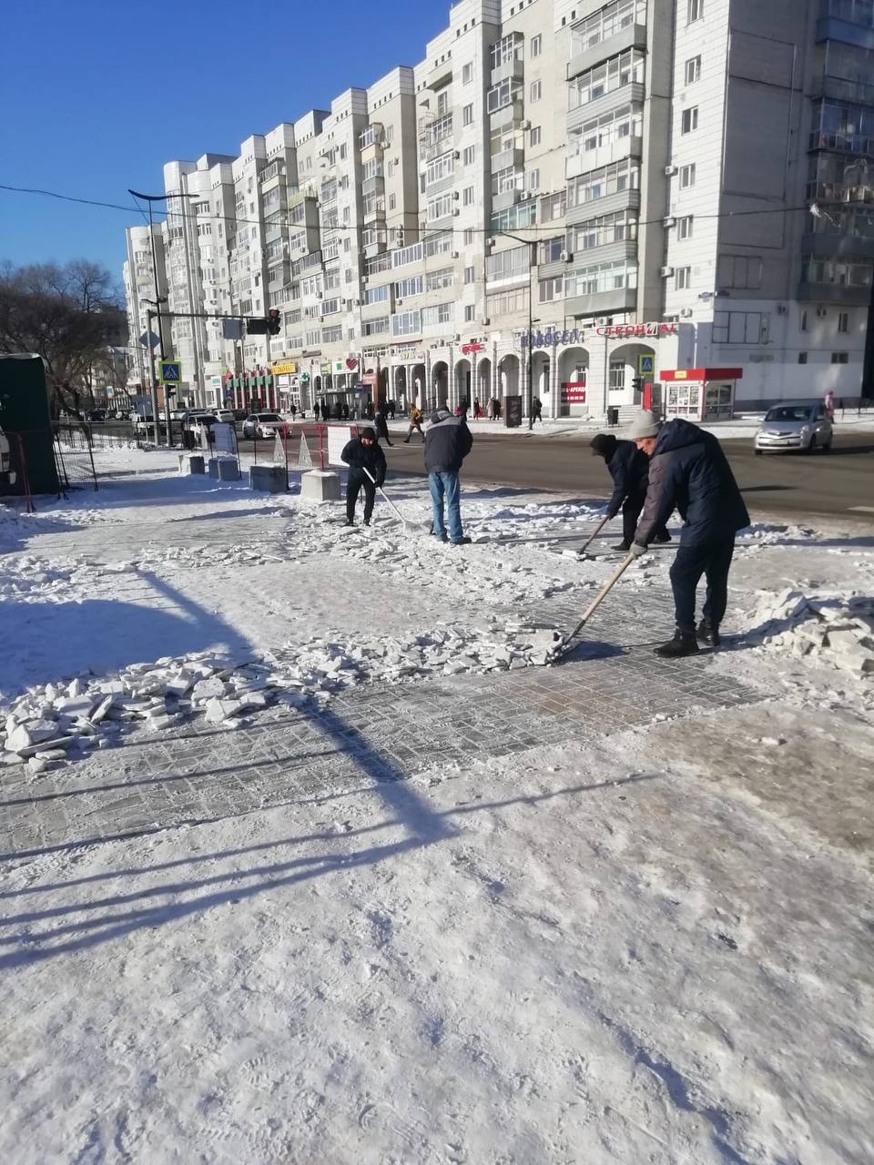 Скользим и вязнем: почему каждый снегопад в Благовещенске оборачивается катастрофой - 2x2.su картинка 4