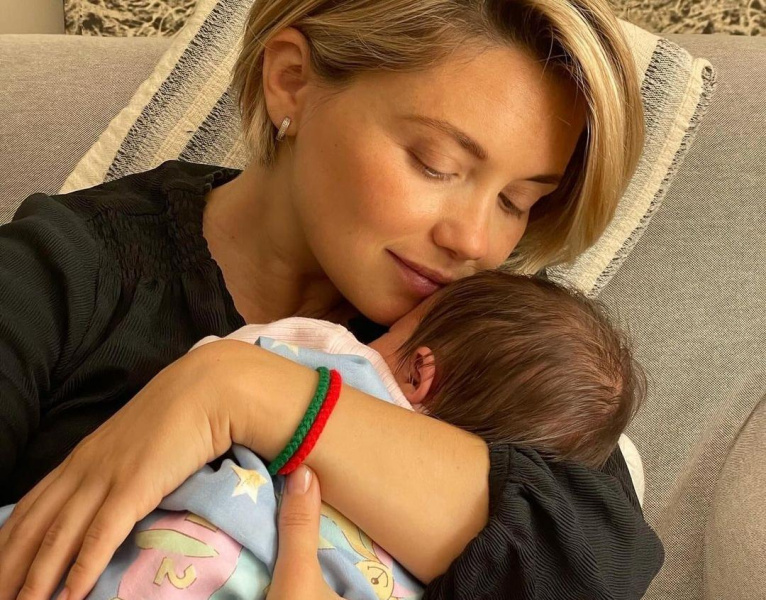 Актриса Ольга Кузьмина заставила мужа сидеть с новорождённой дочерью - 2x2.su