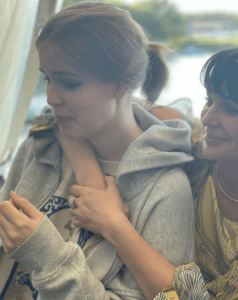 Вдова Александра Абдулова показала их 16-летнюю дочь - 2x2.su картинка 2