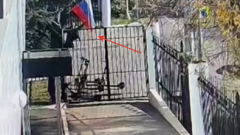 Мужчина сжёг флаг России в Химках и получил 10 лет тюрьмы