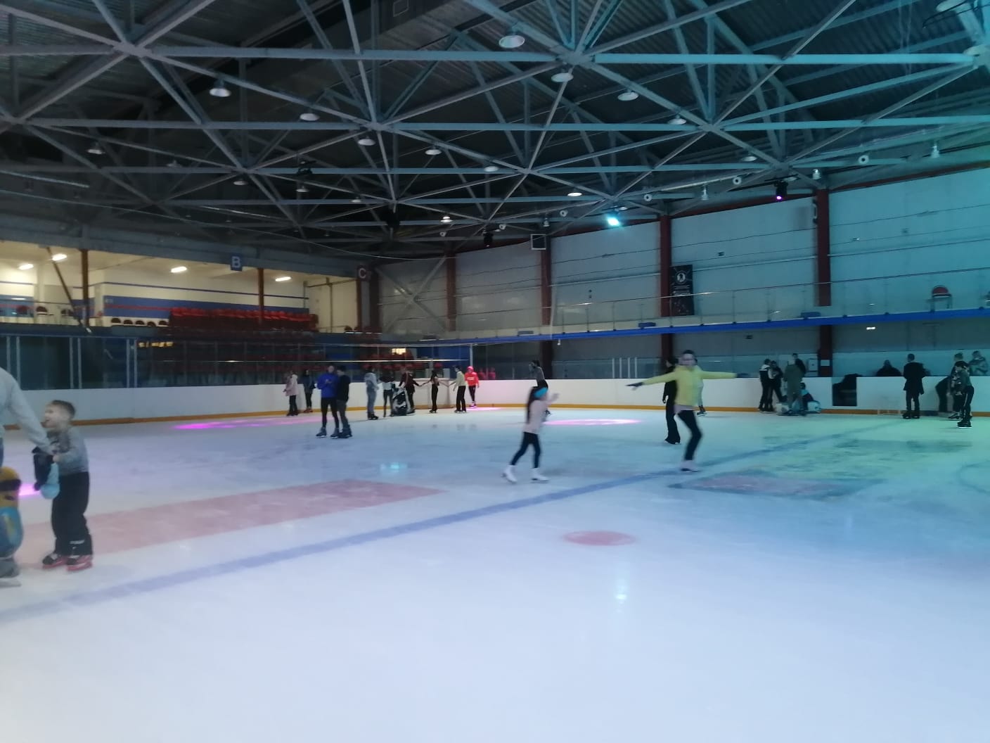 Скользкий груз: как я училась кататься на коньках 