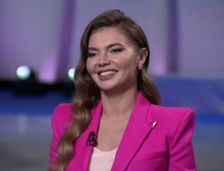 Новое фото Алины Кабаевой с обручальным кольцом обсуждают в Сети - 2x2.su