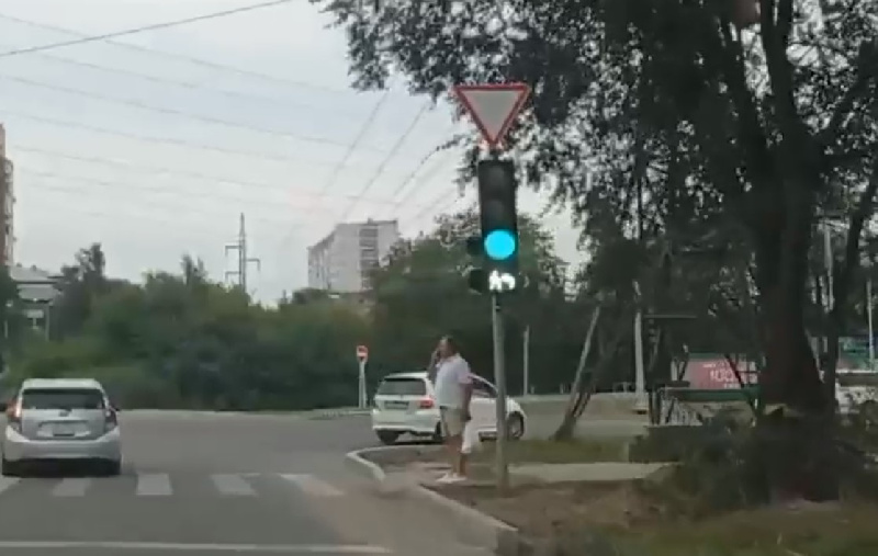 В Благовещенске появился светофор с белым сигналом - 2x2.su