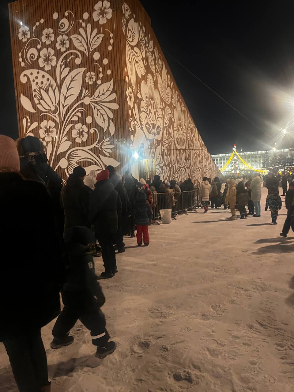 Благовещенцы выстроились в очередь к тюбинговой горке - 2x2.su картинка 4