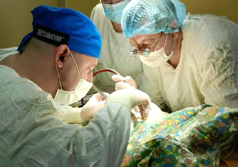 В Благовещенске врачи успешно прооперировали новорождённого с редкой патологией - 2x2.su