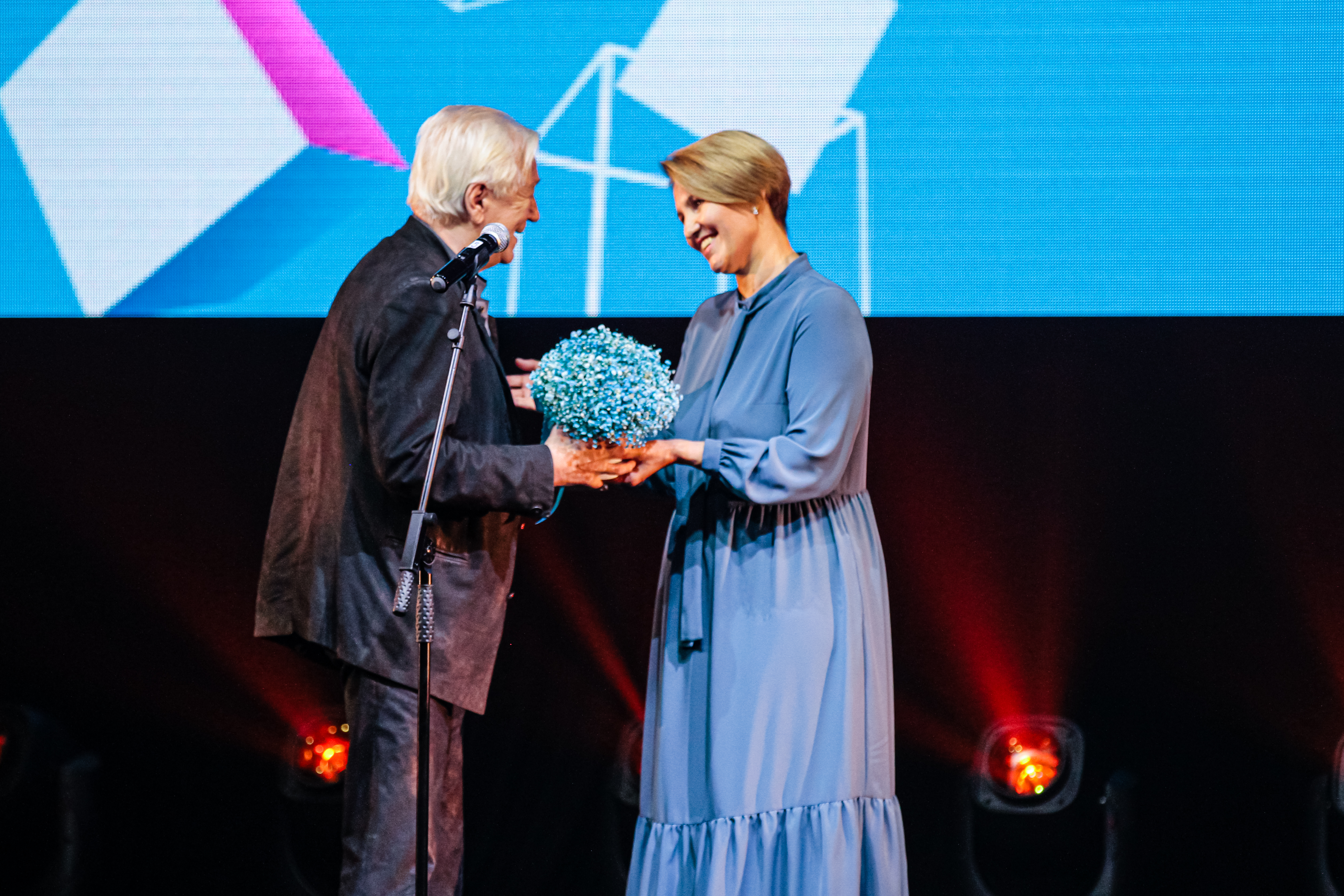 В Благовещенске торжественно открыли фестиваль кино и театра «Амурская осень» - 2x2.su картинка 10