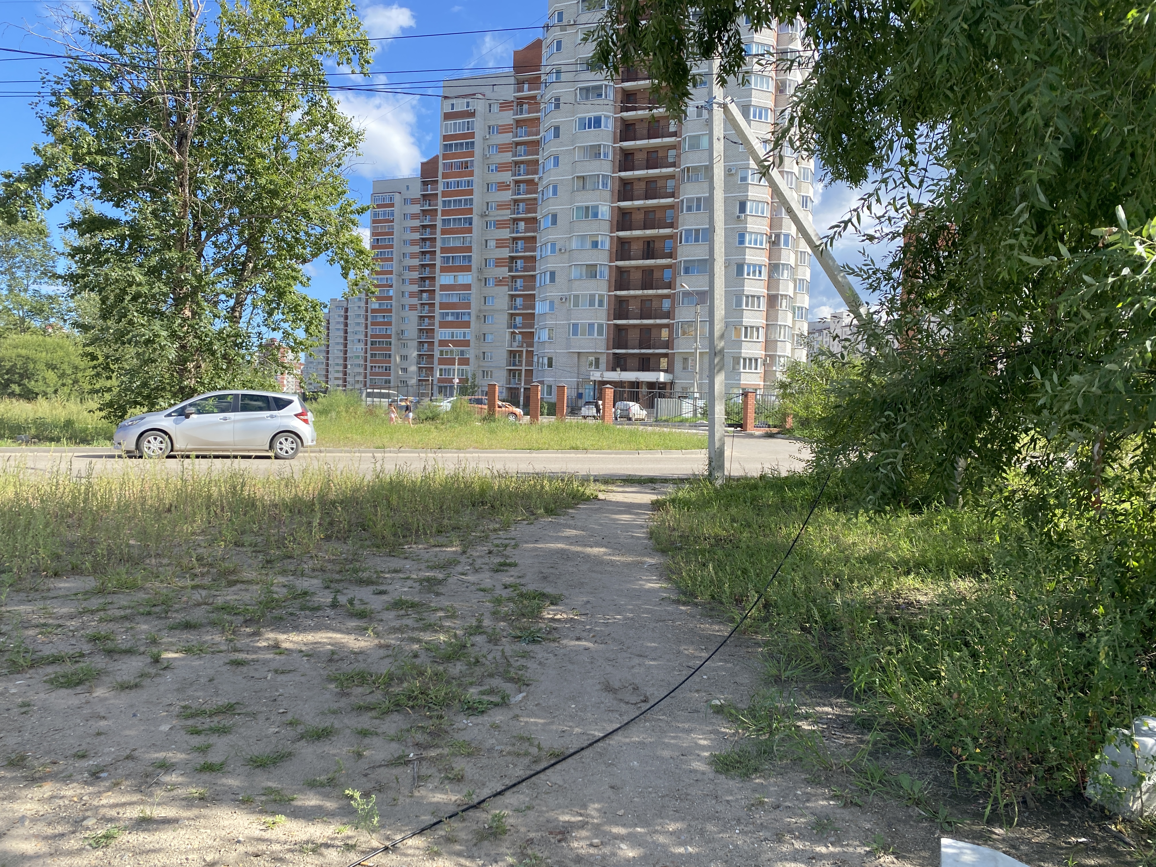 «Линии связи или электричества?»: в мэрии ответили на жалобы благовещенцев о проводах на тротуаре - 2x2.su картинка 4