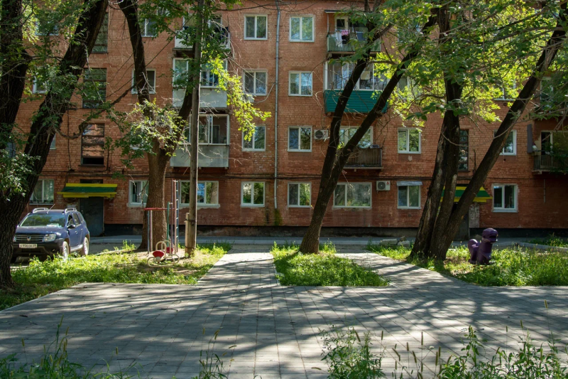 Благодаря нацпроекту «Жильё и городская среда» в Благовещенске уже обновили шесть дворов - 2x2.su
