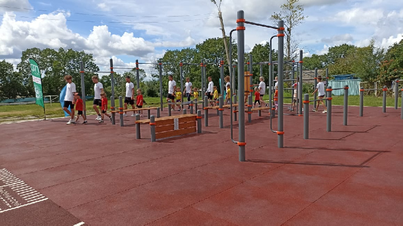 Благодаря нацпроекту на стадионе «Юность» в Архаре  открыли малую спортивную площадку ГТО 