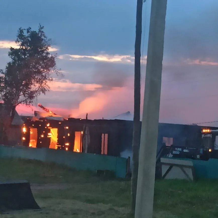 Шок и отчаяние: семье из амурского села требуется помощь после пожара, где сгорело всё их имущество  - 2x2.su картинка 2