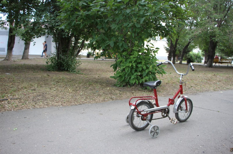 В Шимановске у ребёнка украли велосипед, но позже вернули его с запиской и бантиком