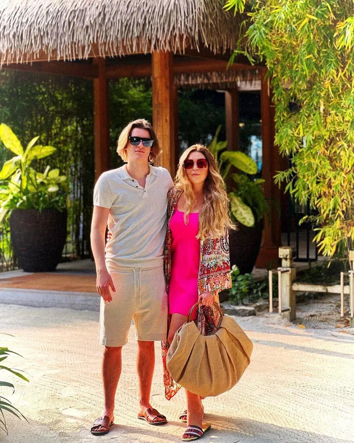 Певица Ирина Дубцова показала фото с отдыха на Мальдивах, в отпуск она улетела не одна - 2x2.su картинка 2