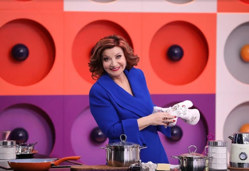 Новое фото Елены Степаненко поразило Сеть: после развода с Петросяном она преобразилась - 2x2.su