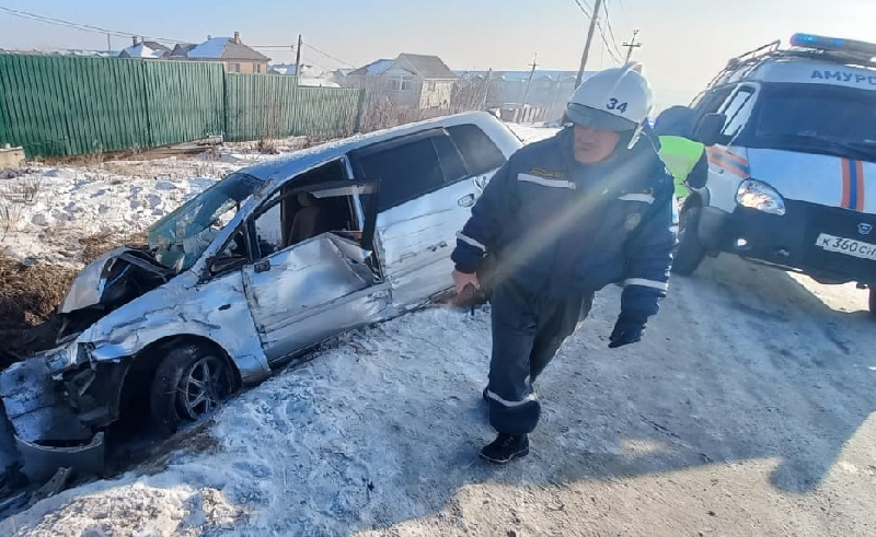 Спасателям пришлось вытаскивать зажатого в автомобиле мужчину после ДТП в Чигирях