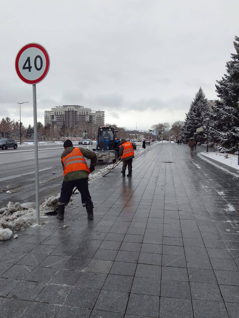 В Благовещенске после снегопада опробовали соляной раствор при уборке улиц - 2x2.su картинка 2