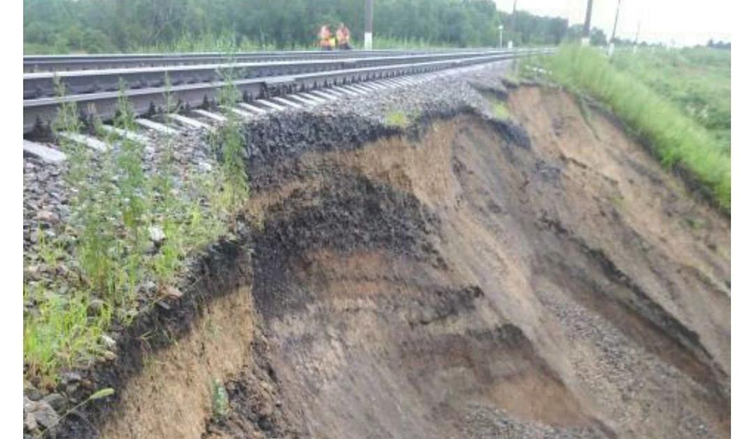 В Приамурье из-за дождей подмыло несколько участков железной дороги