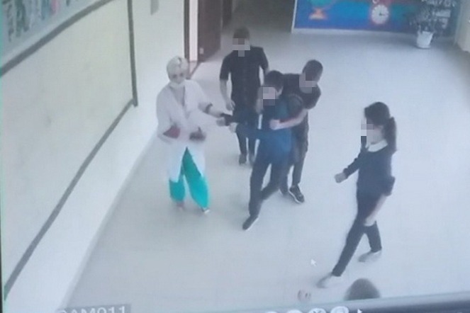 В Тобольске фельдшер побила ребёнка за отказ прививаться из-за медотвода и отделалась штрафом - 2x2.su