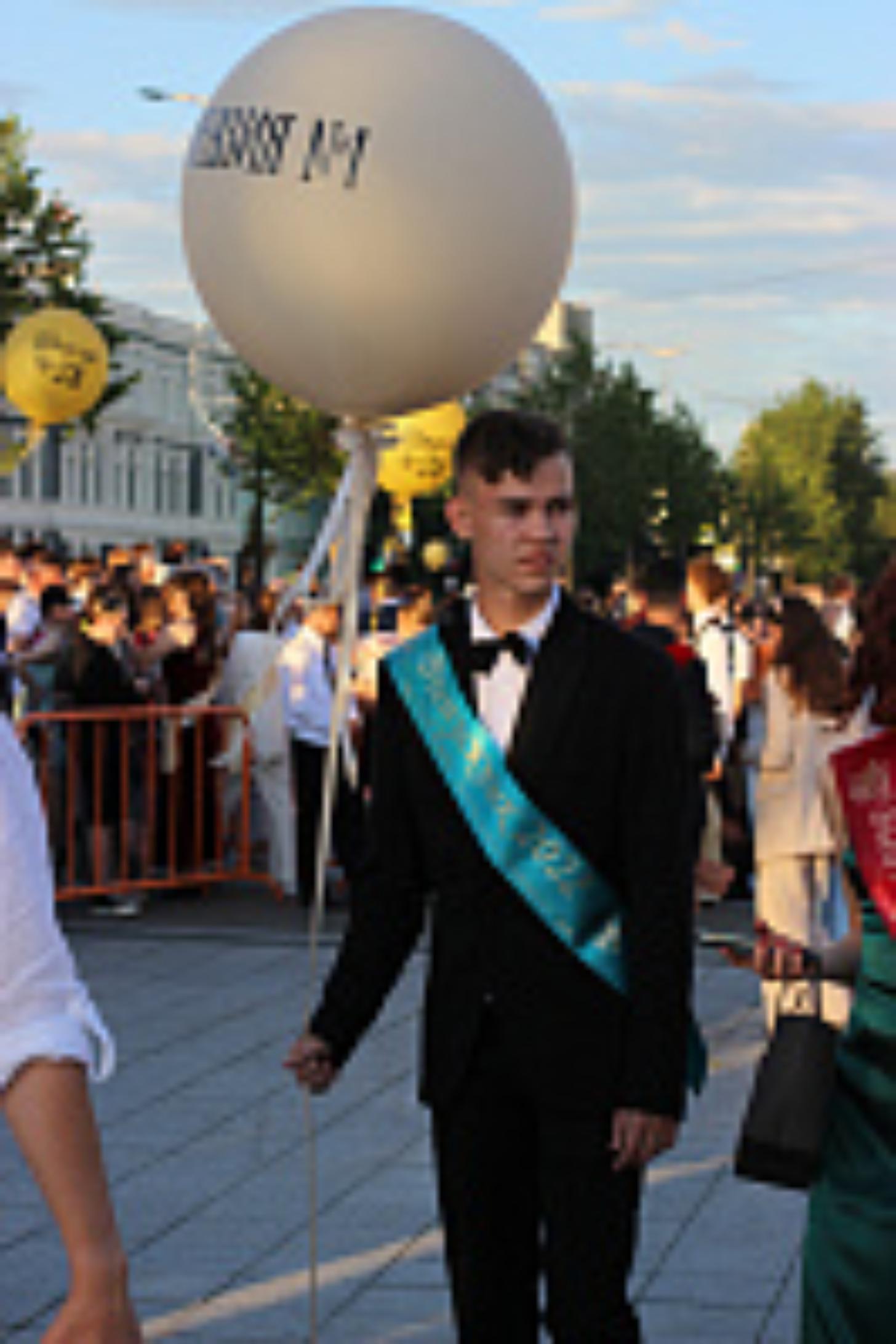 В Благовещенске впервые за несколько лет прошёл общегородской выпускной    - 2x2.su картинка 12